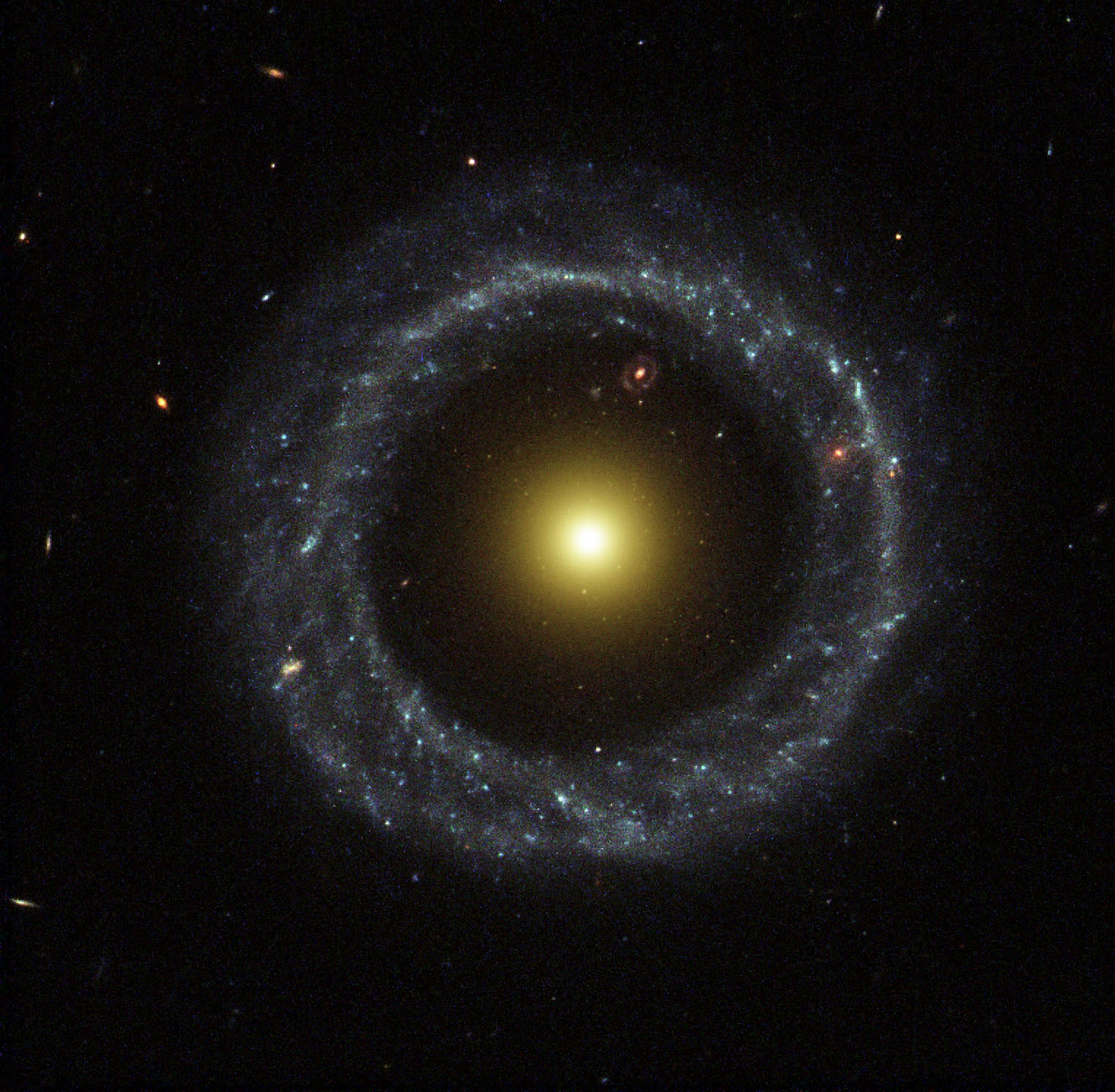 galaxies/Hoag's_object